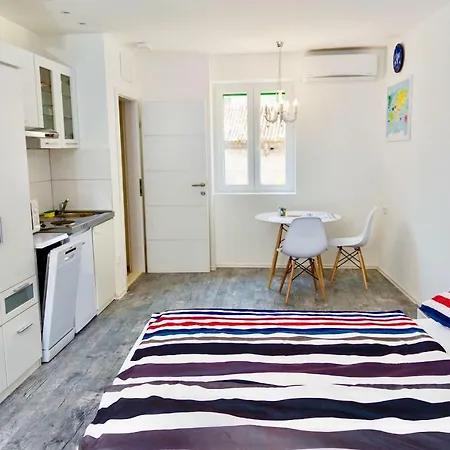 Luxury Minerva Gardens Apartment