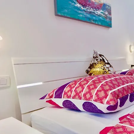 Luxury Minerva Gardens Apartment *