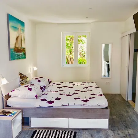 Luxury Minerva Gardens Apartment *